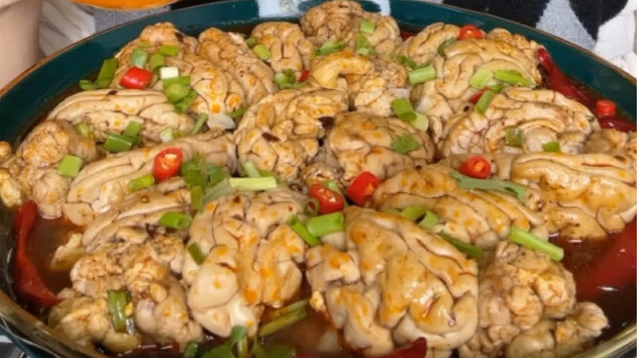 爱美食的小佳佳 猪脑花 - YouTube