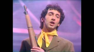 Video thumbnail of "Jona Lewie - Stop the Cavalry - TOTP 1980 [HD]"