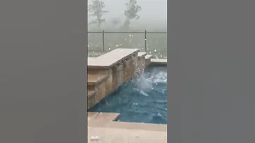 تساقط البرد باحجام عملاقة فى امريكا 