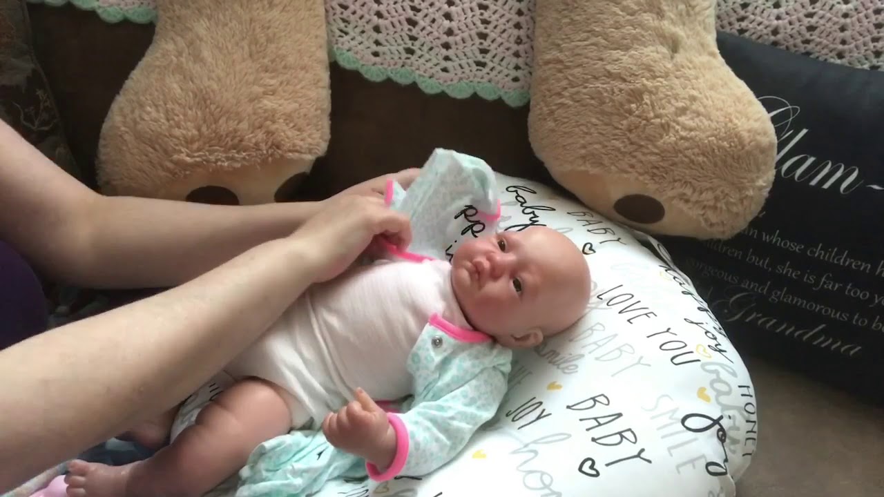 baby doll cooking Reborn Delaney (Sara Linn kit) gets a change with a chat and updates