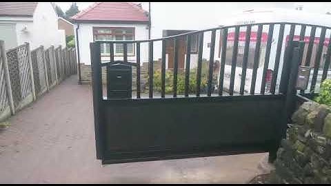 Composite Board Cantilever Sliding Gate Jan 2021 / TQ Security