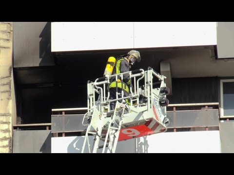 [HOCHHAUSBRAND IN DÜSSELDORF]