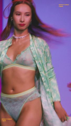 Midnight Runway]4K_Paraisoxinstituto Marangoni 2022_Miami Swim Week_Ep2 -  Youtube