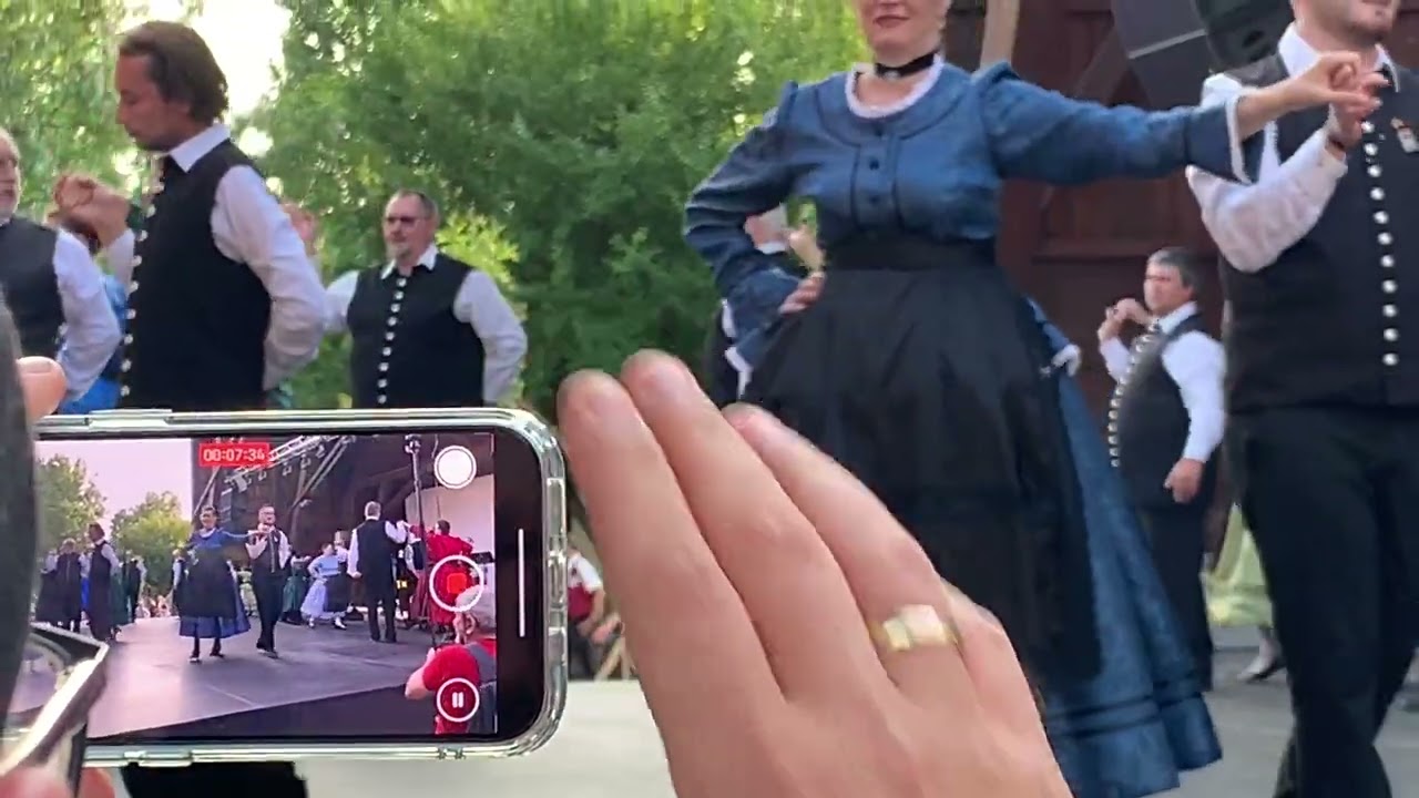 Heimattage der Banater Schwaben 2025 in Temeswar-Banater Dorfmuseum Auftritt Tanzgruppen und Kapelle