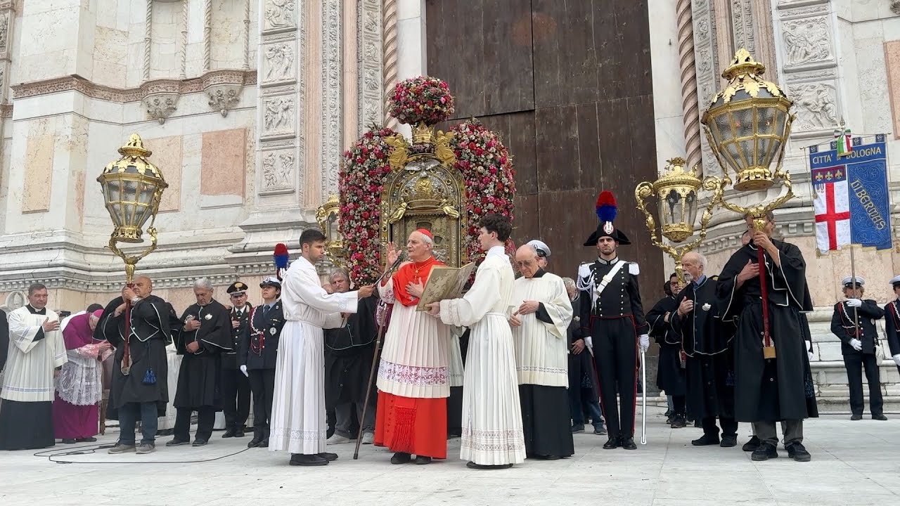 La Benedizione della Madonna in Piazza Maggiore