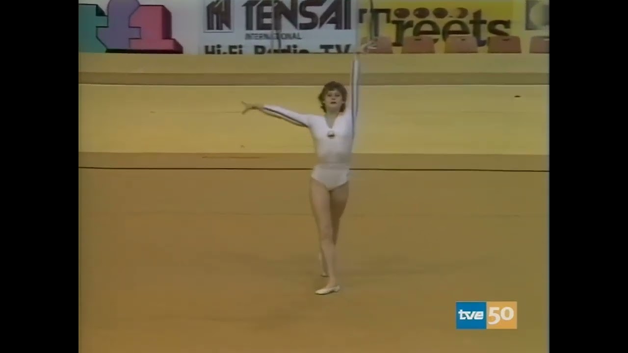 Su Sportweek la storia di Nadia Comaneci, l'atleta perfetta - La dello Sport