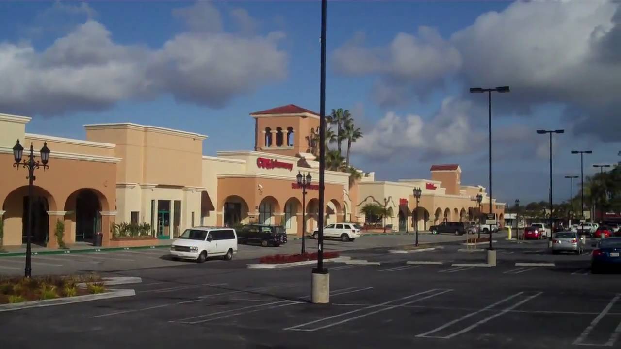 Costa Mesa Courtyards Shopping Center 19th ST & Newport Blvd., Costa