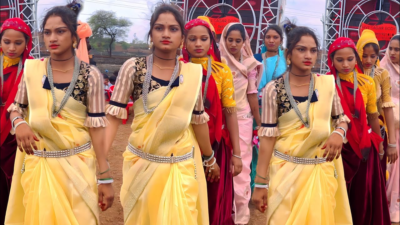 નવલી લાડી ને નાસ્તા ની આવડે કેમ નાસે 😄 Shikaari Diwali season Timli VK Bhuriya Rahul Bhuriya Dance