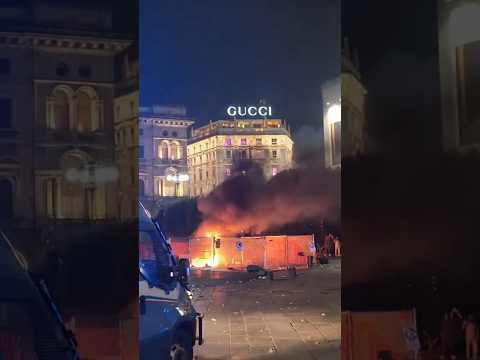 Video Piazza Duomo di Milano messa a ferro e fuoco - 17 ottobre 2026