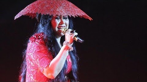 Titi DJ "Takkan Ada Cinta Yang Lain" Mahakarya Ahmad Dhani In Concert 2012