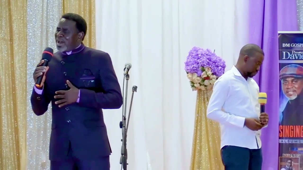 Davies Mulaya-Ndemweba Yesu live performance ft Elijah Lubula at DM 2020 Albums and Book Launch.