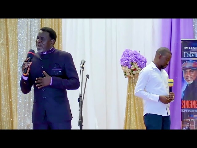 Davies Mulaya-Ndemweba Yesu live performance ft Elijah Lubula at DM 2020 Albums and Book Launch. class=