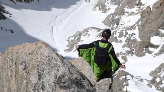 Base Jump / Wingsuit / Mont Blanc Massiv