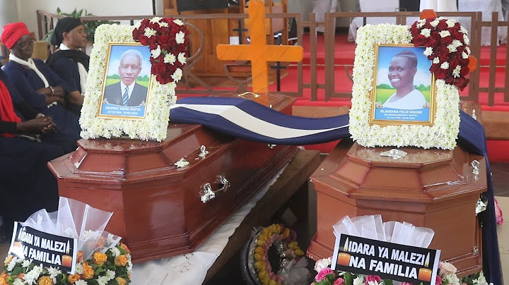 TAZAMA JINSI BABA NA MAMA WALIVYOZIKWA HUKU MTOTO WAO MMOJA AKIWA HAONEKANI MOSHI.