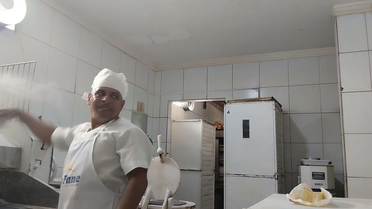 Mostrando como cilindra a massa