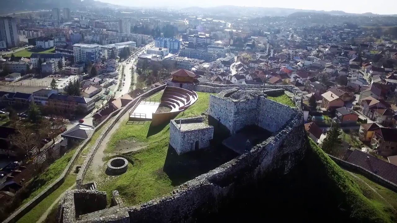 Doboj, tvrđava "Gradina" iz vazduha - YouTube