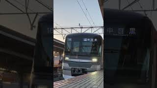 東京メトロ日比谷線13000系発車