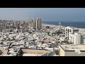 نازحون يقيمون في خيام مكتظة على ساحل مدينة غزة بعد تدمير منازلهم خلال العدوان الإسرائيلي