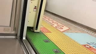 札幌市営地下鉄東西線 新さっぽろ行き ドア閉【8000形】