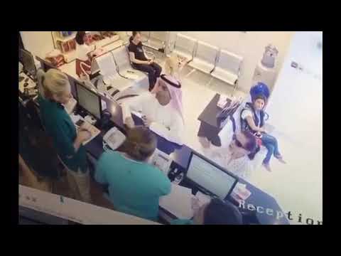 رجل سعودي يبصق على خادمة في الولايات المتحدة الامريكية