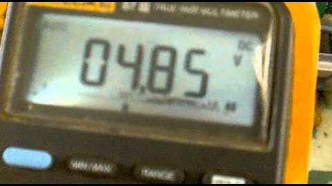 Voltimetro con LCD y pic 16f877A