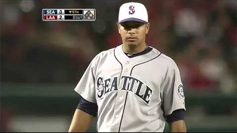 2010/09/11 Kendrick reaches on an error