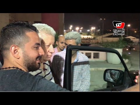 جماهير الزمالك تلتقط السيلفي مع مرتضى منصور قبل استقلال سيارته ب بتروسبورت