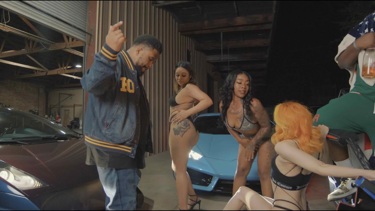 BREADMANP - FRENCH BREAD (OFFICIAL MUSIC VIDEO) adlı videoyu YouTube'da izle BREADMANP - FRENCH BREAD (OFFICIAL MUSIC VIDEO) adlı videoyu YouTube'da izle