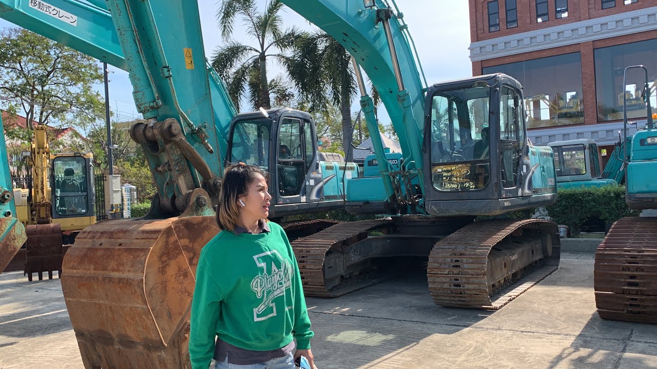 สาวเอิร์ธบางนาแทร็กเตอร์พาเดินชมรถแบ๊คโฮร อยากรู้ราคาชมคลิปนี้เลย