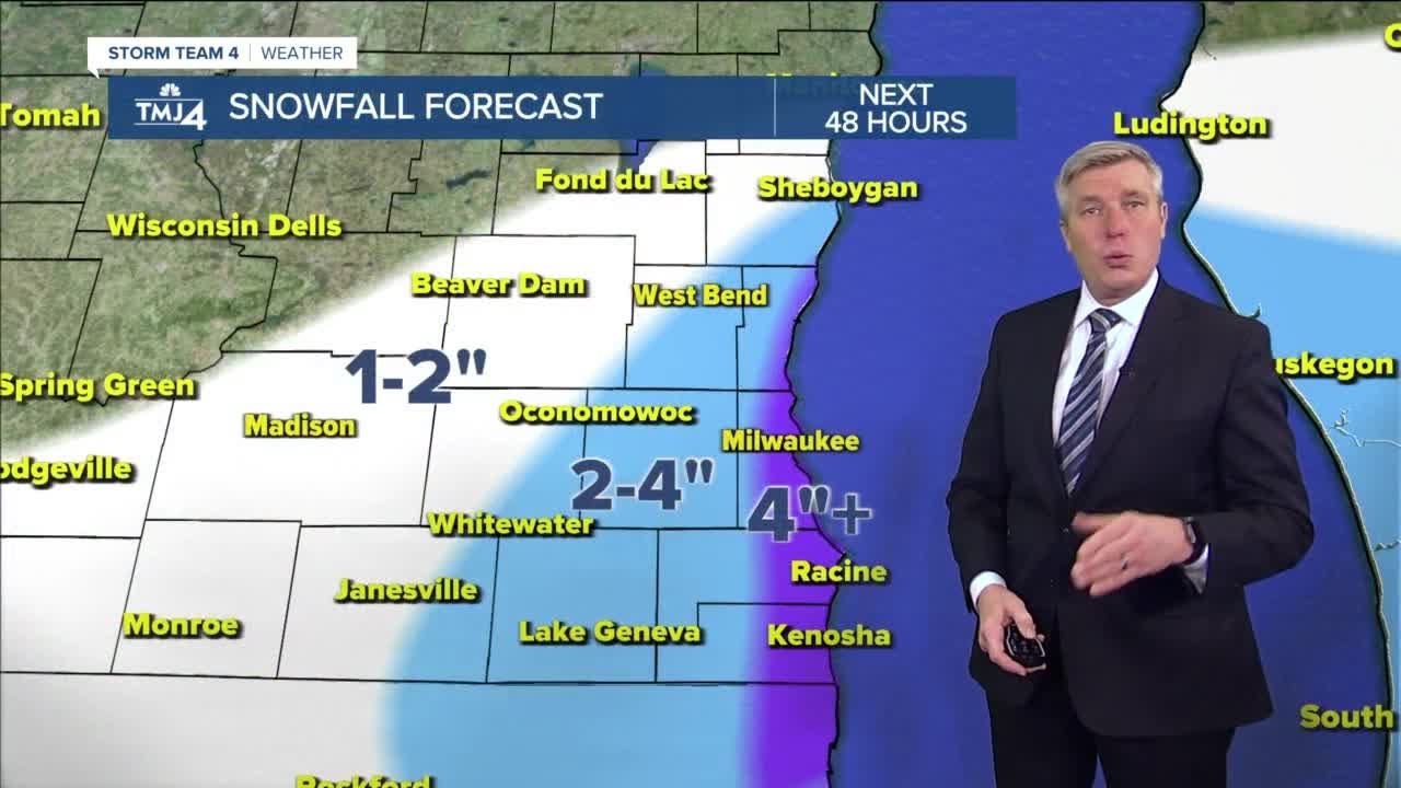Scattered lake effect flurries, snow forecasted overnight - YouTube