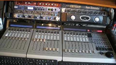 Mackie MCU Pro + " Extenders