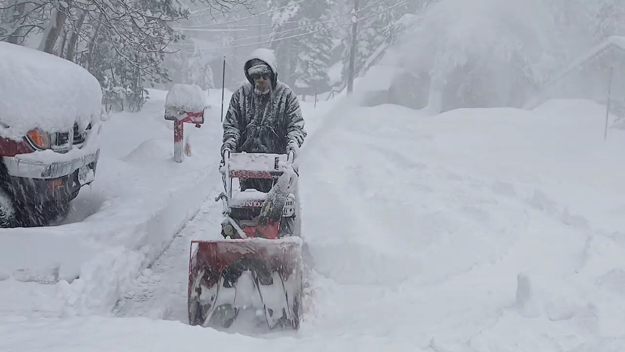 MASSIVE Snowstorm TRUCKEE , California. NO Problem W HONDA Snowblower!