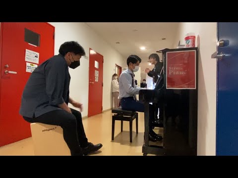 大学の廊下でいきなり｢白日/ King Gnu｣歌い始めた