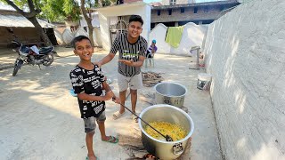 Eid Ke Din Zeeshan Ne Khana Banaya 