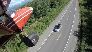 Crazy landing on road !!! - Incredible Bush-flying in Alaska