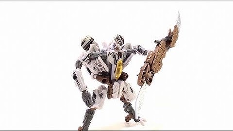 Video Review of the Transformers Dark of the Moon; Deluxe Class Starscream