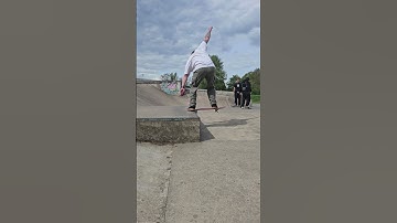 Learning nose slides #skateboarding #skate