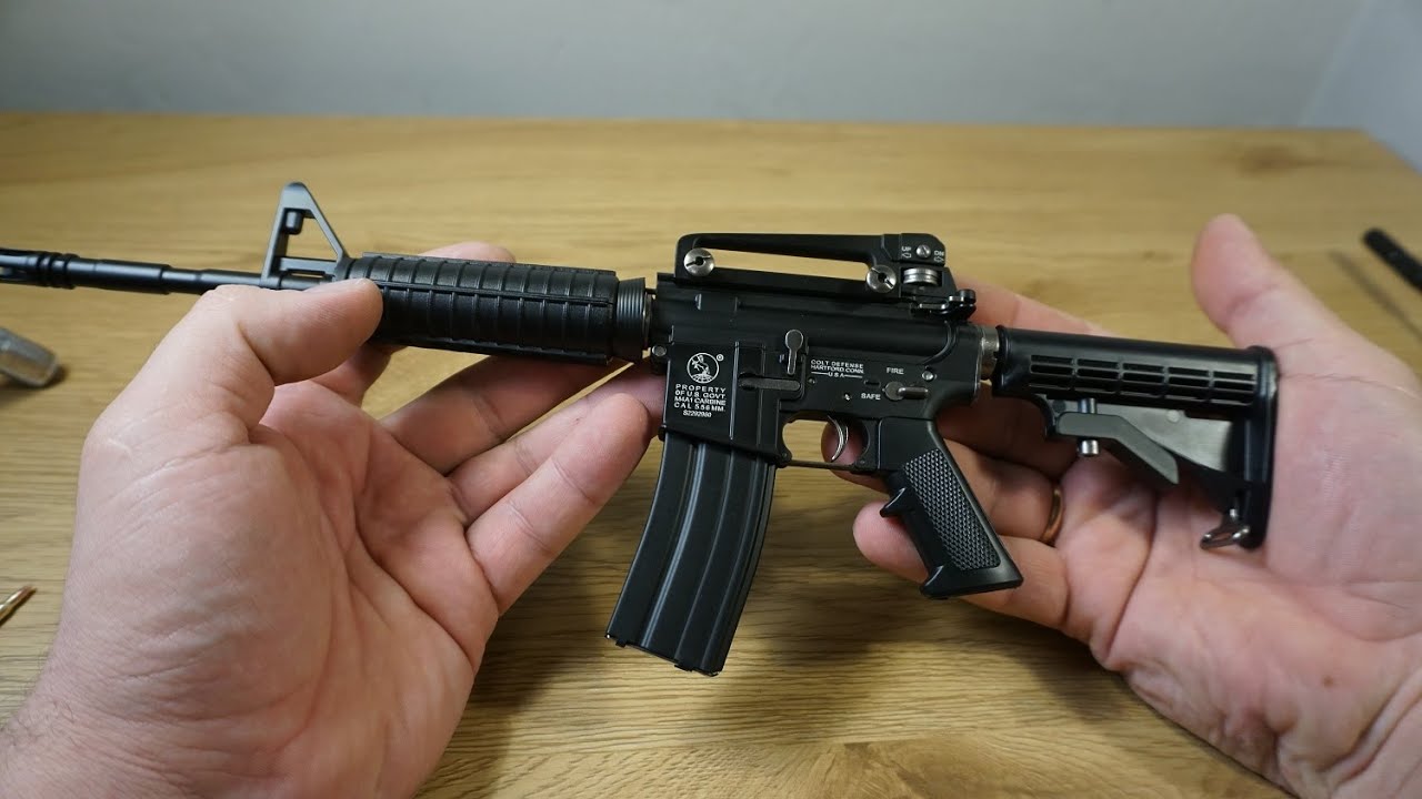 For Display Only M4A1 RIS & Handle Grip In Black For Mini Model 1:2.05 Scale 