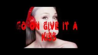 Biscuit ~ Ivy Levan (Lyrics) chords