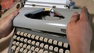 Maquina de escribir antigua ROYAL ROYALUXE 325 año 1959