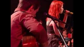 Paramore - Misery Business (MTV Unplugged)