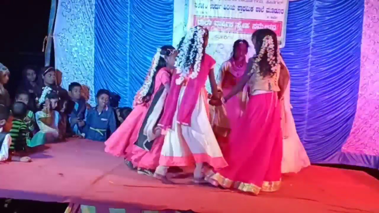 BARSO RE MEGHA DANCE PERFORMANCE - YouTube