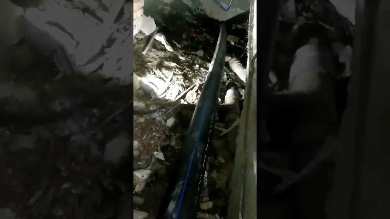 Бестраншейная прокладка трубопровода, разрушение старой трубы. - YouTube