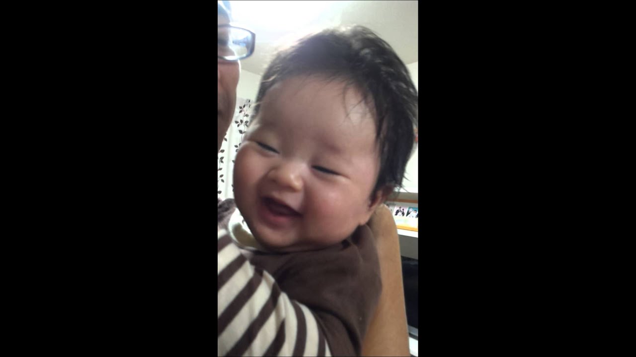 生後２ヶ月 声に出して笑う Youtube