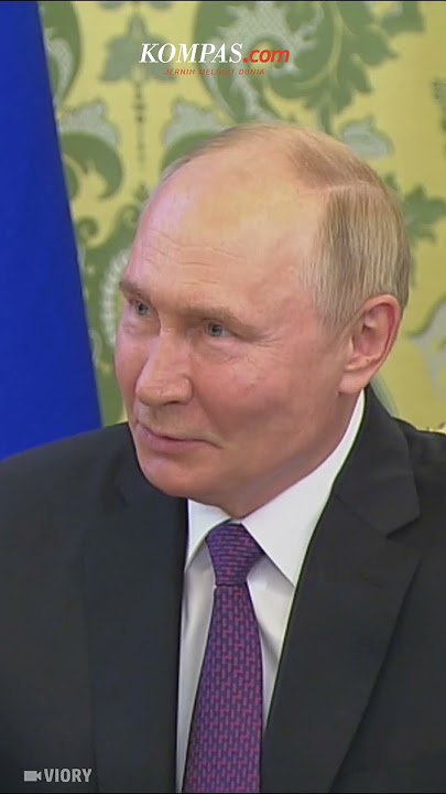 Gaya Prabowo Bertemu Putin: Pakai Peci dan Jas Hitam