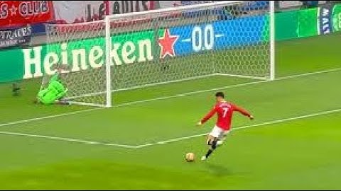 Open Goal misses in football🤯