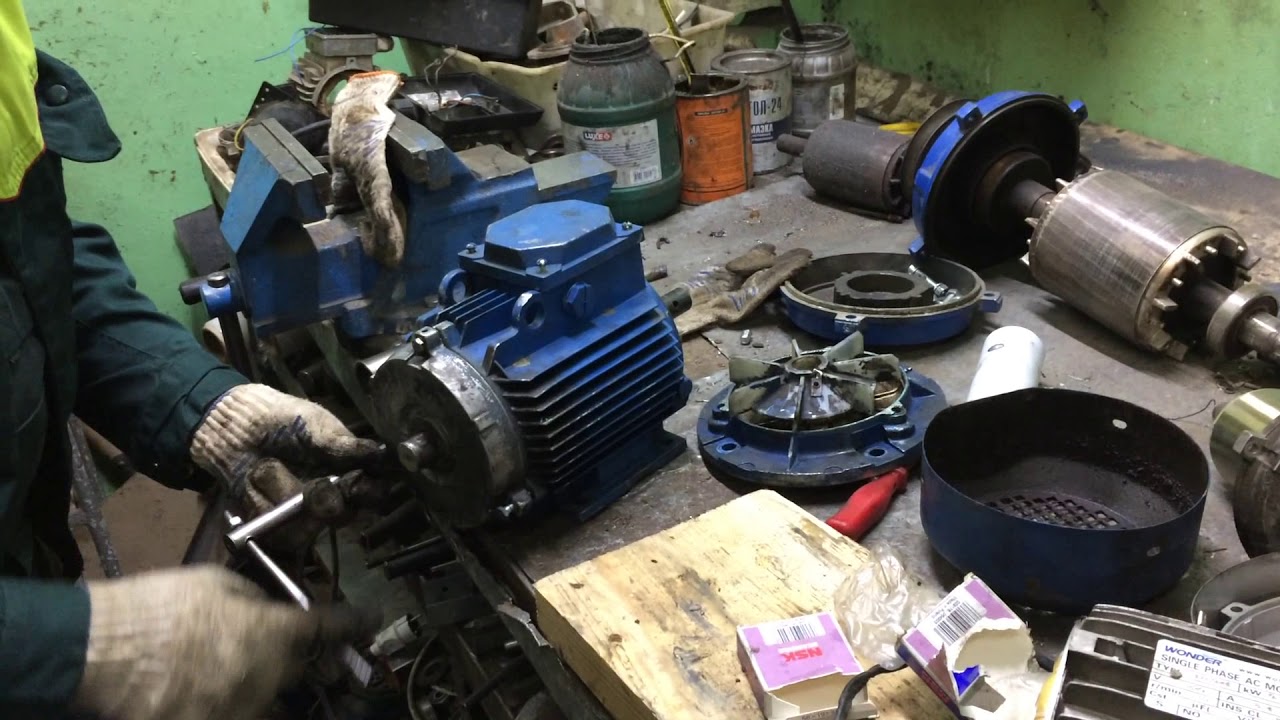 Дежурный электрик на производстве. - YouTube