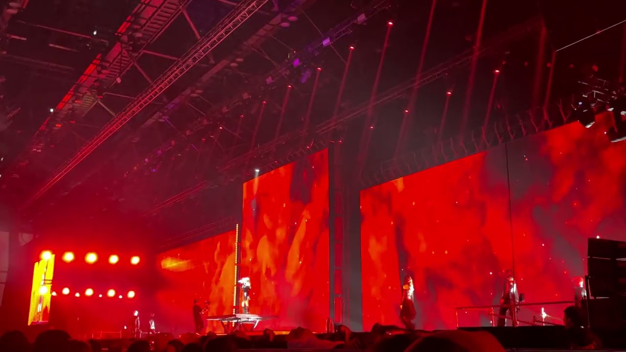 Becky Rebecca - Smoke @ 251130 B NEW ERA