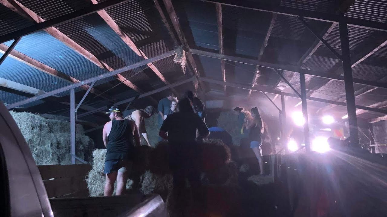 Hauraki Young Farmers Hay Job 2000 bales in 5 hours. hay bale YouTube