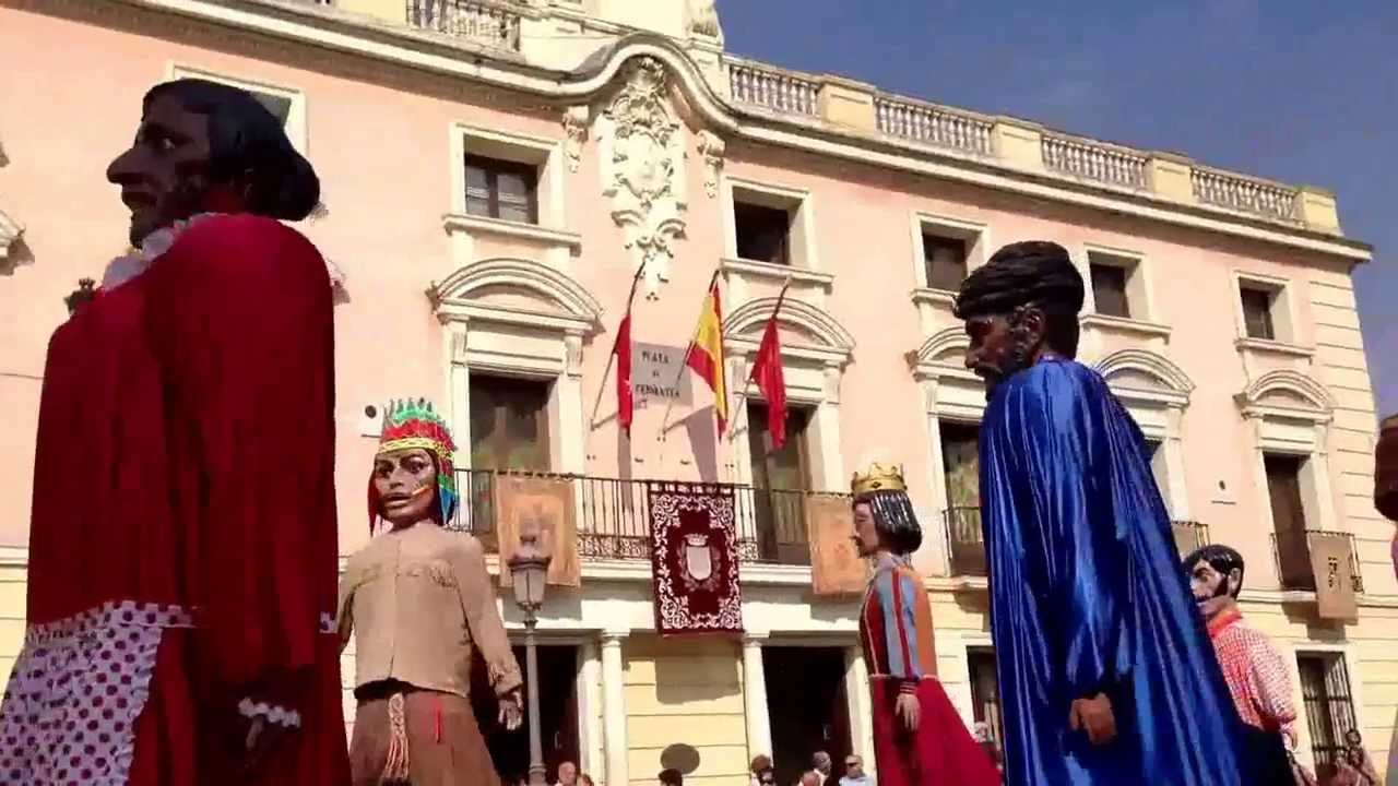 Gigantes y cabezudos en Alcalá de Henares